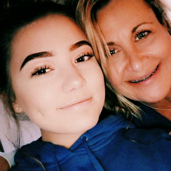 Meet your Posher, Jennifer - Picture 1 of 1